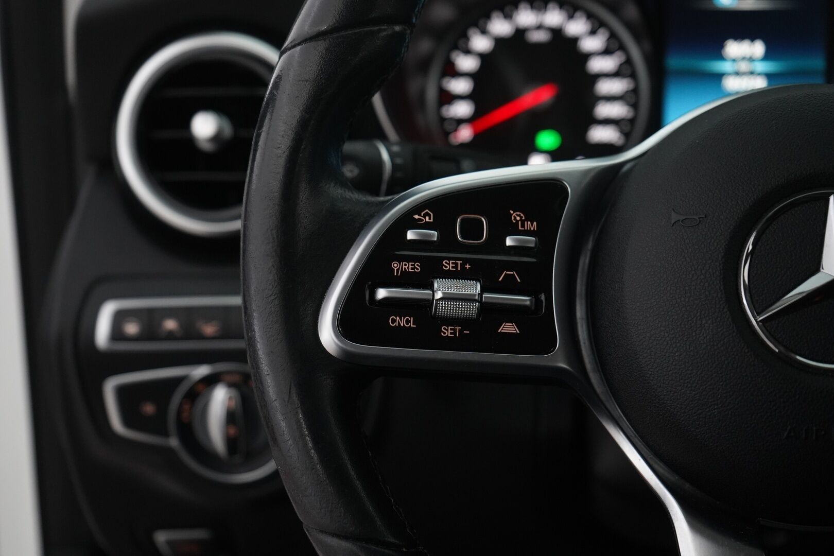 MERCEDES-BENZ C 2020 300de Avantgarde *ACC / HUD / Navi / Kamera / Koukku / Tutkat * - Kahdet Mersun vanteet / Juuri huollettu 9.25 / Säännöllinen huoltohistoria 