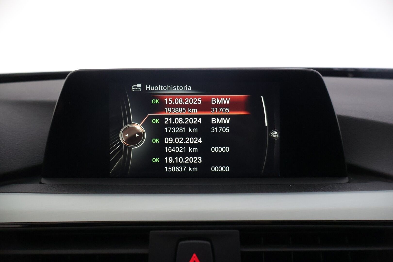 BMW 330 2016 F30 Sedan 330e A Sport Line * M-Sport ratti / Vakionopeudensäädin / Sporttipenkit / P. Tutka / Navi / LED * - Kesärenkaat 19" aluilla - HULLUT AVAJAISHULINAT KORKOTARJOUS 3,29 %