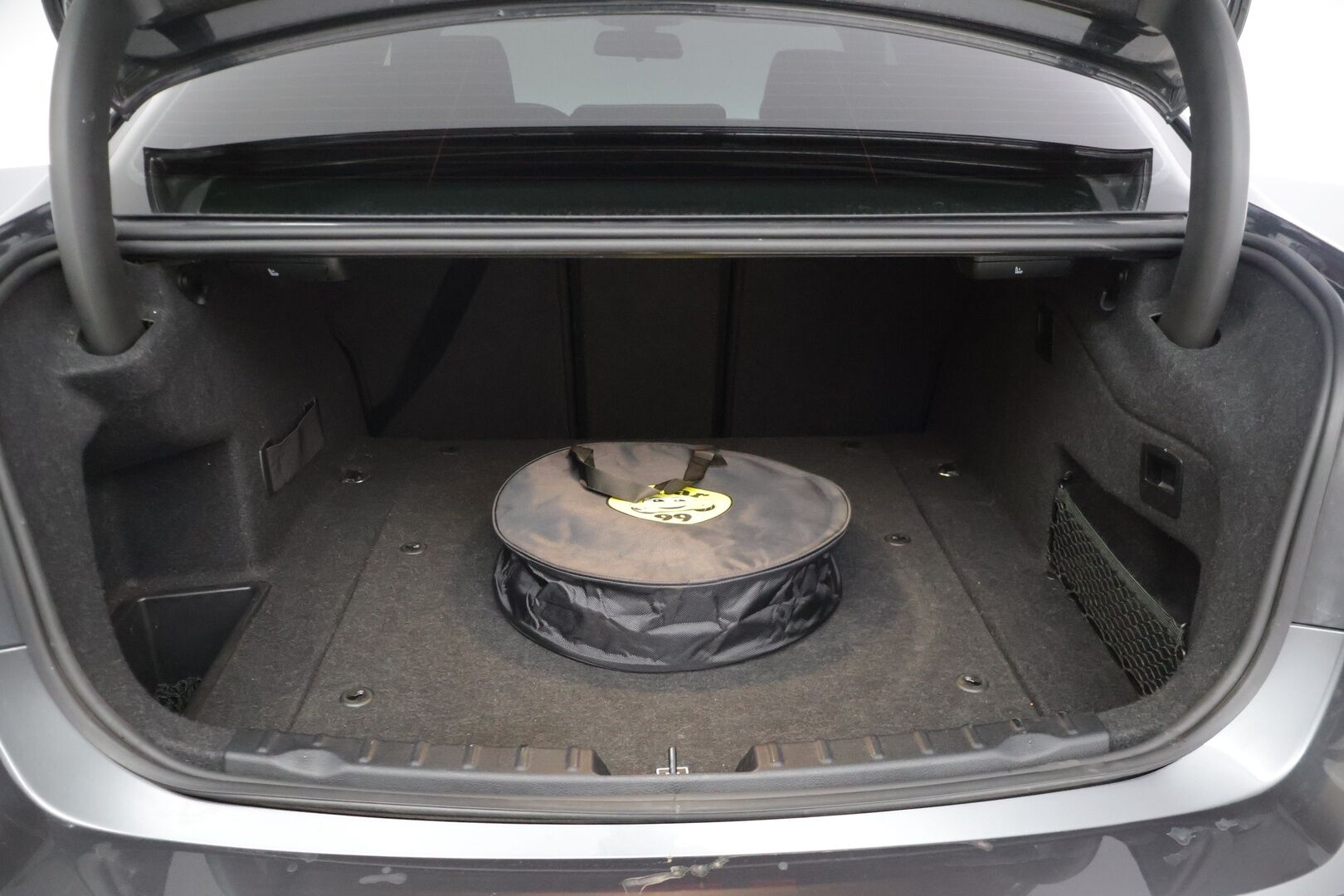 BMW 330 2016 F30 Sedan 330e A Sport Line * M-Sport ratti / Vakionopeudensäädin / Sporttipenkit / P. Tutka / Navi / LED * - Kesärenkaat 19" aluilla - HULLUT AVAJAISHULINAT KORKOTARJOUS 3,29 %