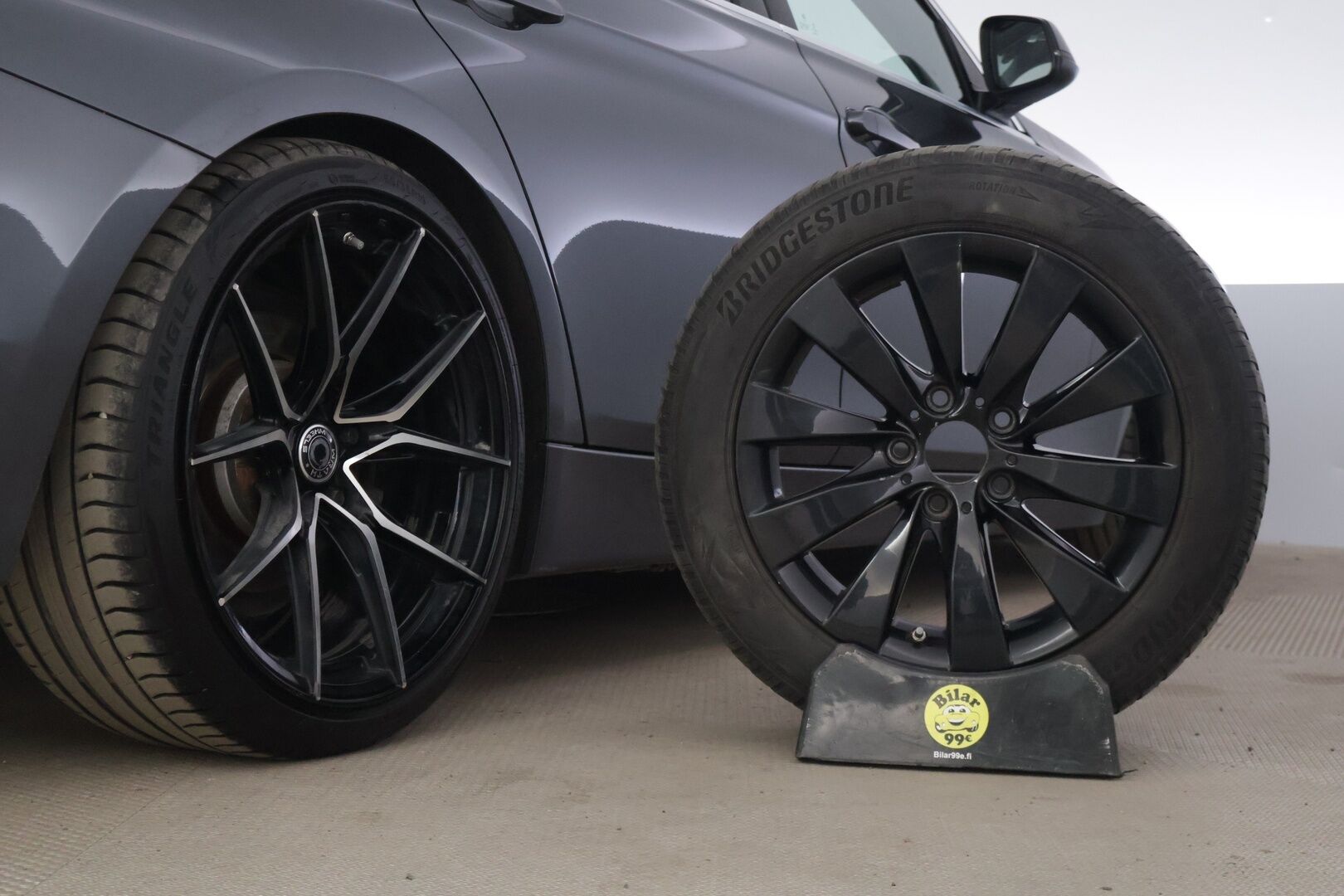 BMW 330 2016 F30 Sedan 330e A Sport Line * M-Sport ratti / Vakionopeudensäädin / Sporttipenkit / P. Tutka / Navi / LED * - Kesärenkaat 19" aluilla - HULLUT AVAJAISHULINAT KORKOTARJOUS 3,29 %