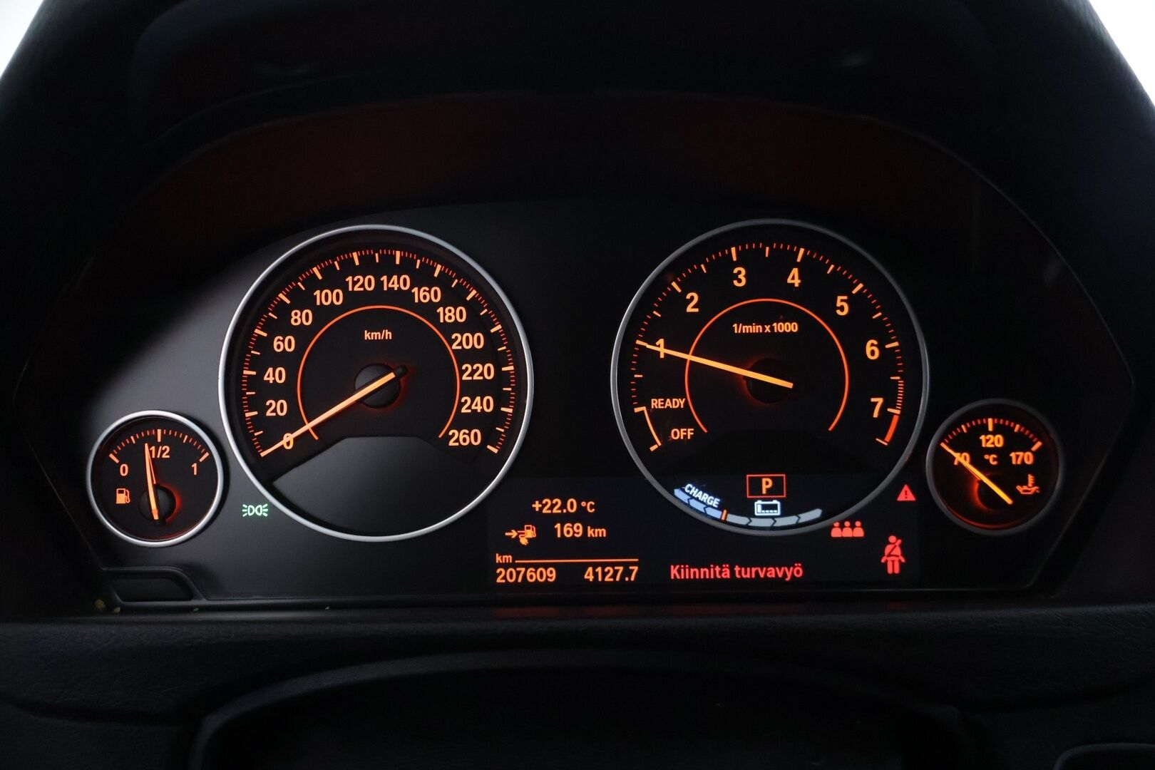 BMW 330 2016 F30 Sedan 330e A Sport Line * M-Sport ratti / Vakionopeudensäädin / Sporttipenkit / P. Tutka / Navi / LED * - Kesärenkaat 19" aluilla - HULLUT AVAJAISHULINAT KORKOTARJOUS 3,29 %