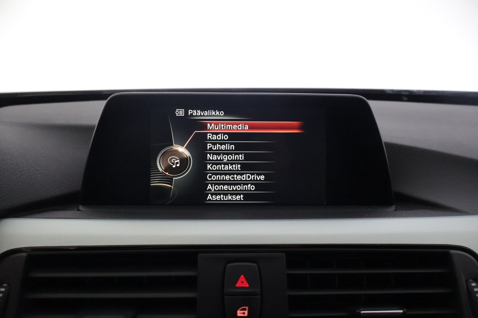 BMW 330 2016 F30 Sedan 330e A Sport Line * M-Sport ratti / Vakionopeudensäädin / Sporttipenkit / P. Tutka / Navi / LED * - Kesärenkaat 19" aluilla - HULLUT AVAJAISHULINAT KORKOTARJOUS 3,29 %