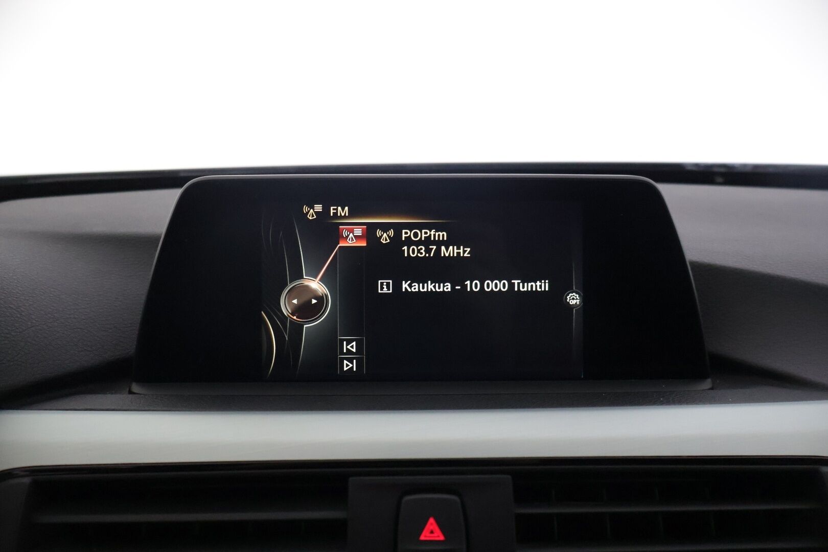 BMW 330 2016 F30 Sedan 330e A Sport Line * M-Sport ratti / Vakionopeudensäädin / Sporttipenkit / P. Tutka / Navi / LED * - Kesärenkaat 19" aluilla - HULLUT AVAJAISHULINAT KORKOTARJOUS 3,29 %