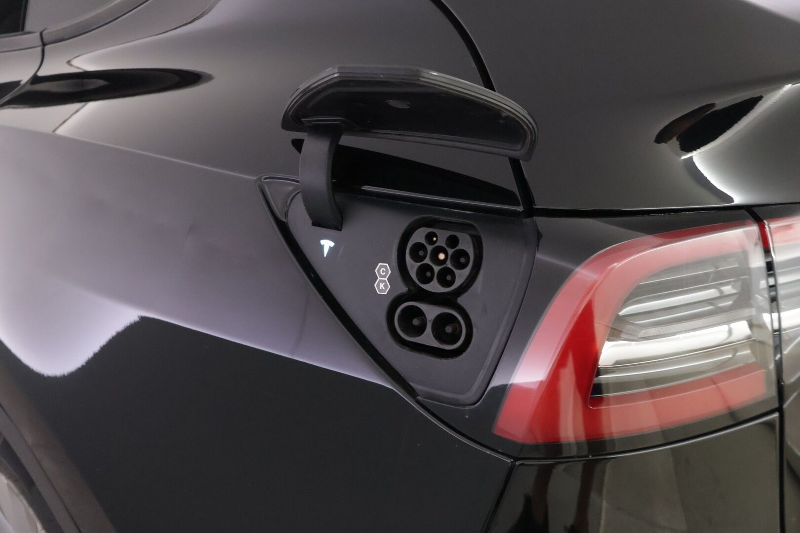 Tesla Model Y 2021 Long Range - Akku kuntotarkastettu | ILP | ACC | Lasikatto | Matrix-LED | P.Kamera | Muistipenkki | Premium Audio | Navi | Keyless