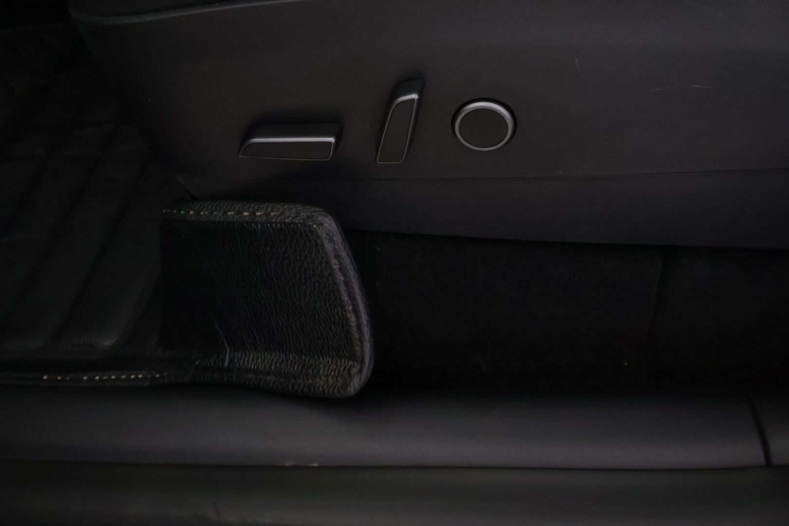 Tesla Model Y 2021 Long Range - Akku kuntotarkastettu | ILP | ACC | Lasikatto | Matrix-LED | P.Kamera | Muistipenkki | Premium Audio | Navi | Keyless