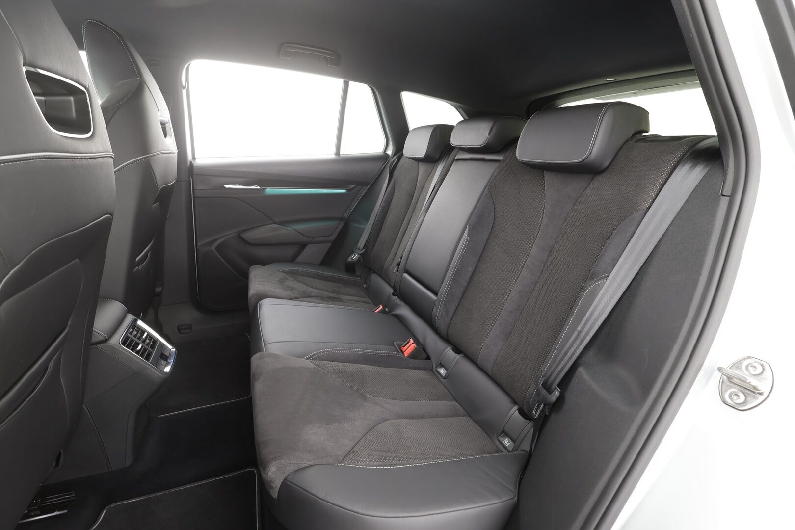 Skoda Enyaq 2022 80x 4x4 SportLine iV - | ACC | ILP | Skoda crystal Light Matrix LED | Muistipenkki | Puolinahat | P.Kamera | Ratinlämmitys | Apple&Android | 1.Om suomi-auto | Kahdet Renkaat | Merkkihuollettu |