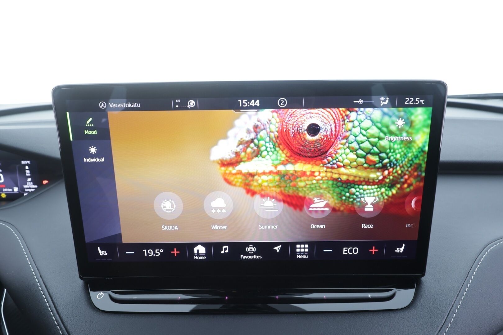 Skoda Enyaq 2022 80x 4x4 SportLine iV - | ACC | ILP | Skoda crystal Light Matrix LED | Muistipenkki | Puolinahat | P.Kamera | Ratinlämmitys | Apple&Android | 1.Om suomi-auto | Kahdet Renkaat | Merkkihuollettu |