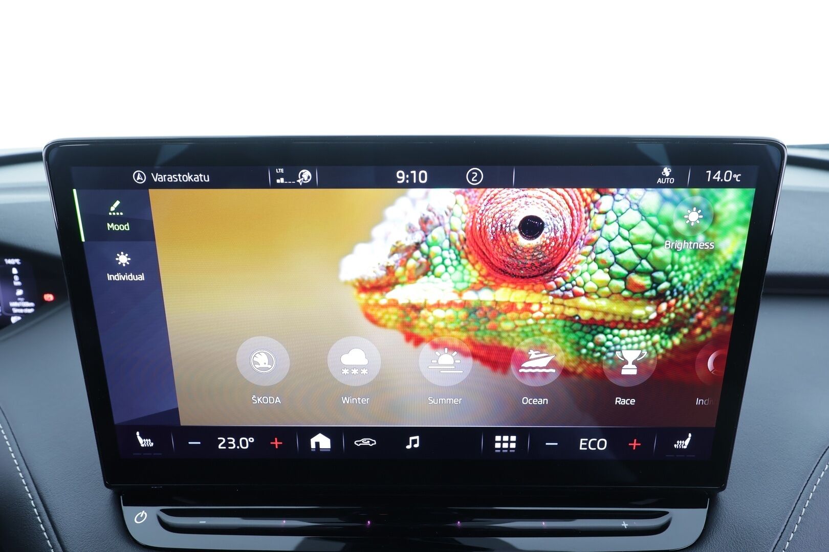 Skoda Enyaq 2022 80x 4x4 SportLine iV * ACC / ILP / Koukku / Matrix LED / Sporttipenkit / P.Kamera / Keyless / Ratinlämmitin * - 1.Om Suomi-auto / Kahdet renkaat aluvanteilla / Merkkihuollettu - HULLUT AVAJAISHULINAT KORKOTARJOUS 3,29 %