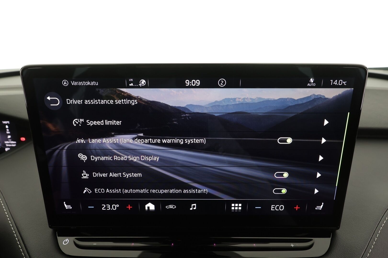 Skoda Enyaq 2022 80x 4x4 SportLine iV * ACC / ILP / Koukku / Matrix LED / Sporttipenkit / P.Kamera / Keyless / Ratinlämmitin * - 1.Om Suomi-auto / Kahdet renkaat aluvanteilla / Merkkihuollettu - HULLUT AVAJAISHULINAT KORKOTARJOUS 3,29 %