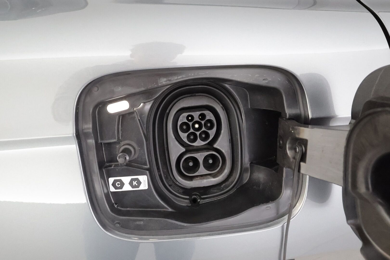 Skoda Enyaq 2022 80x 4x4 SportLine iV * ACC / ILP / Koukku / Matrix LED / Sporttipenkit / P.Kamera / Keyless / Ratinlämmitin * - 1.Om Suomi-auto / Kahdet renkaat aluvanteilla / Merkkihuollettu - HULLUT AVAJAISHULINAT KORKOTARJOUS 3,29 %