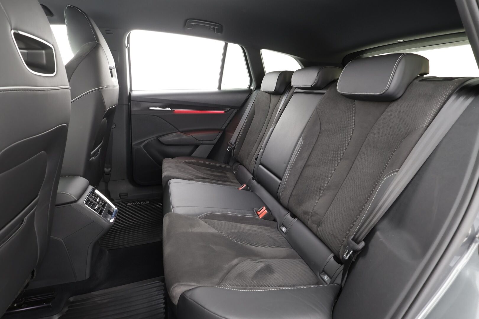 Skoda Enyaq 2022 80x 4x4 SportLine iV * ACC / ILP / Koukku / Matrix LED / Sporttipenkit / P.Kamera / Keyless / Ratinlämmitin * - 1.Om Suomi-auto / Kahdet renkaat aluvanteilla / Merkkihuollettu - HULLUT AVAJAISHULINAT KORKOTARJOUS 3,29 %