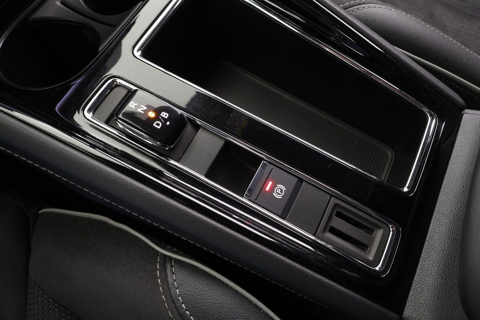 Skoda Enyaq 2022 80x 4x4 SportLine iV * ACC / ILP / Koukku / Matrix LED / Sporttipenkit / P.Kamera / Keyless / Ratinlämmitin * - 1.Om Suomi-auto / Kahdet renkaat aluvanteilla / Merkkihuollettu - HULLUT AVAJAISHULINAT KORKOTARJOUS 3,29 %