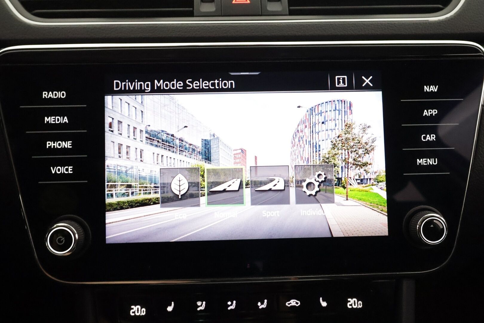 Skoda Superb 2022 Combi 1.5 TSI ACT Ambition - | Webasto | Koukku | P.Tutkat | LED | Navi | Keyless | Digimittaristo | Ratinlämmitys | Facelift | Apple&Android | 1-om Suomi-auto | Kahdet renkaat | Merkkihuollot |