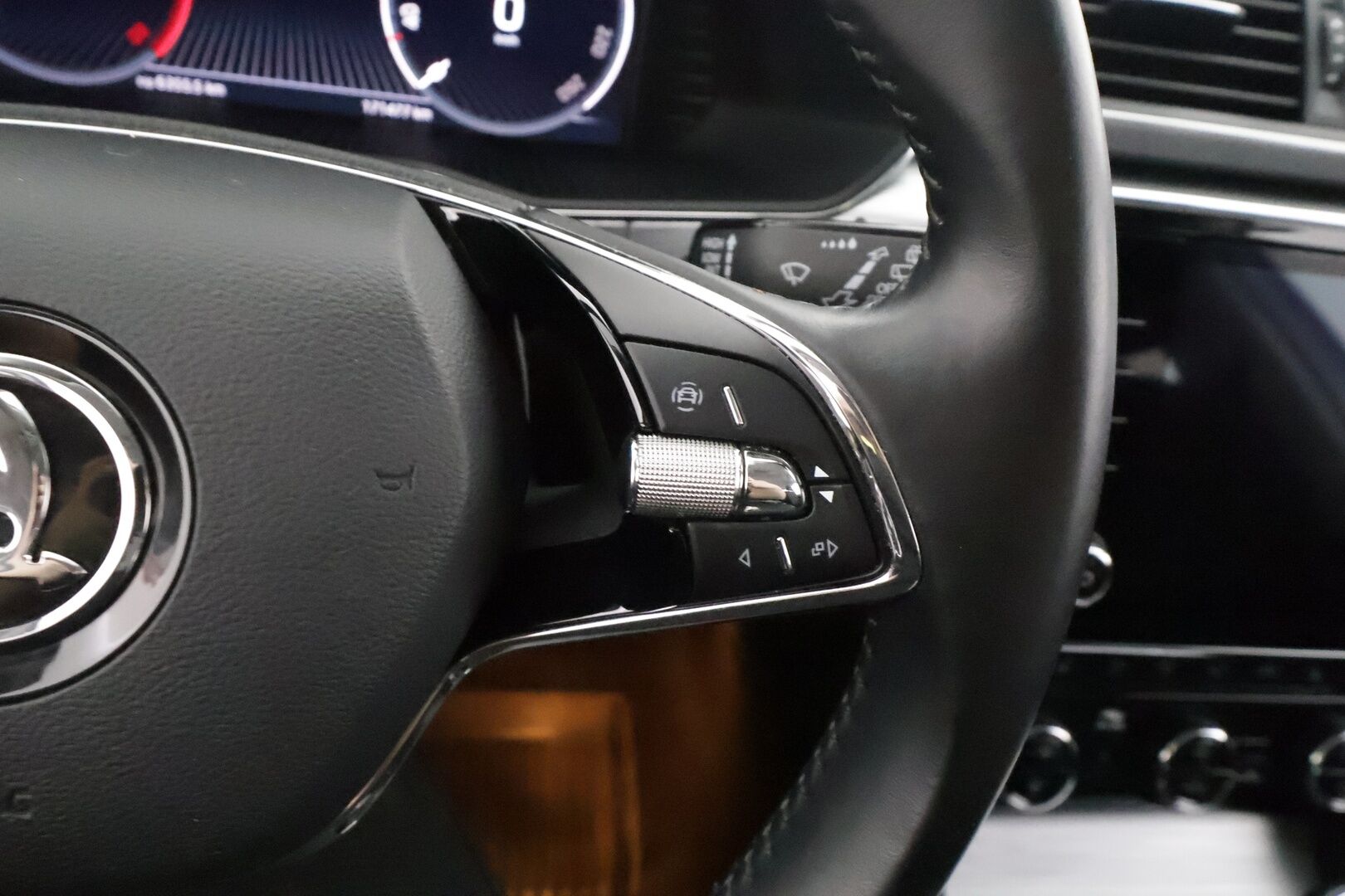 Skoda Superb 2022 Combi 1.5 TSI ACT Ambition - | Webasto | Koukku | P.Tutkat | LED | Navi | Keyless | Digimittaristo | Ratinlämmitys | Facelift | Apple&Android | 1-om Suomi-auto | Kahdet renkaat | Merkkihuollot |