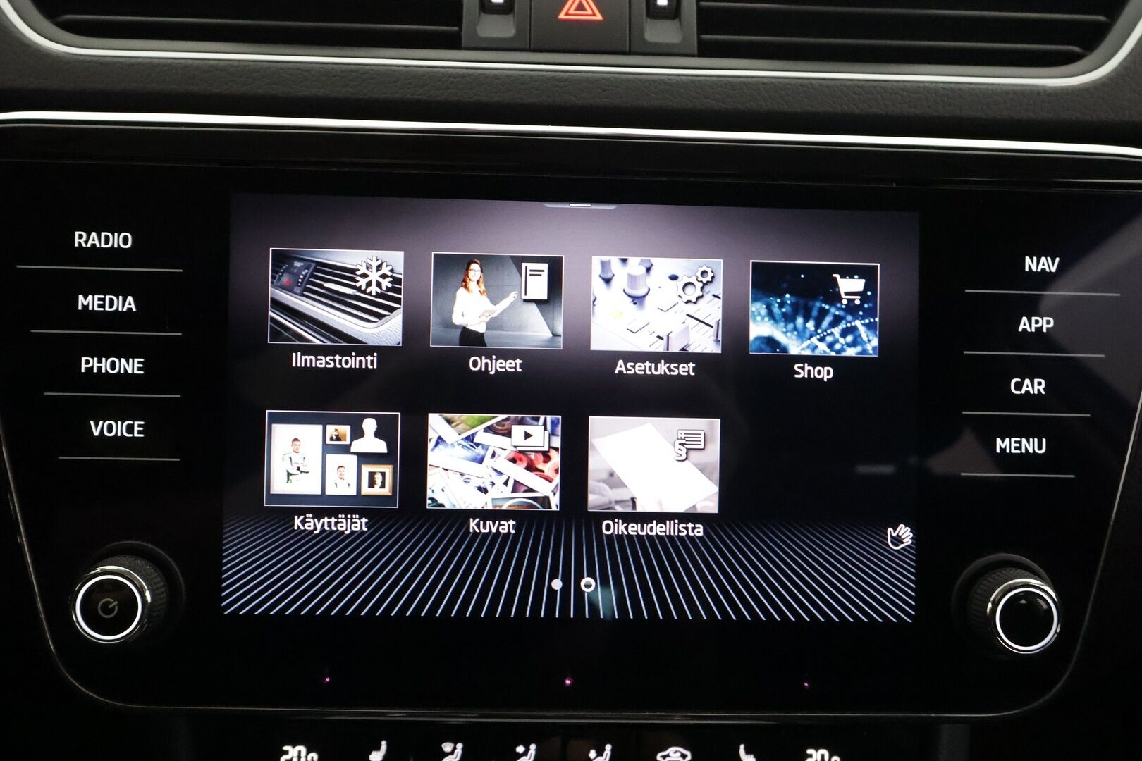 Skoda Superb 2022 Combi 1.5 TSI ACT Ambition - | Webasto | Koukku | P.Tutkat | LED | Navi | Keyless | Digimittaristo | Ratinlämmitys | Facelift | Apple&Android | 1-om Suomi-auto | Kahdet renkaat | Merkkihuollot |