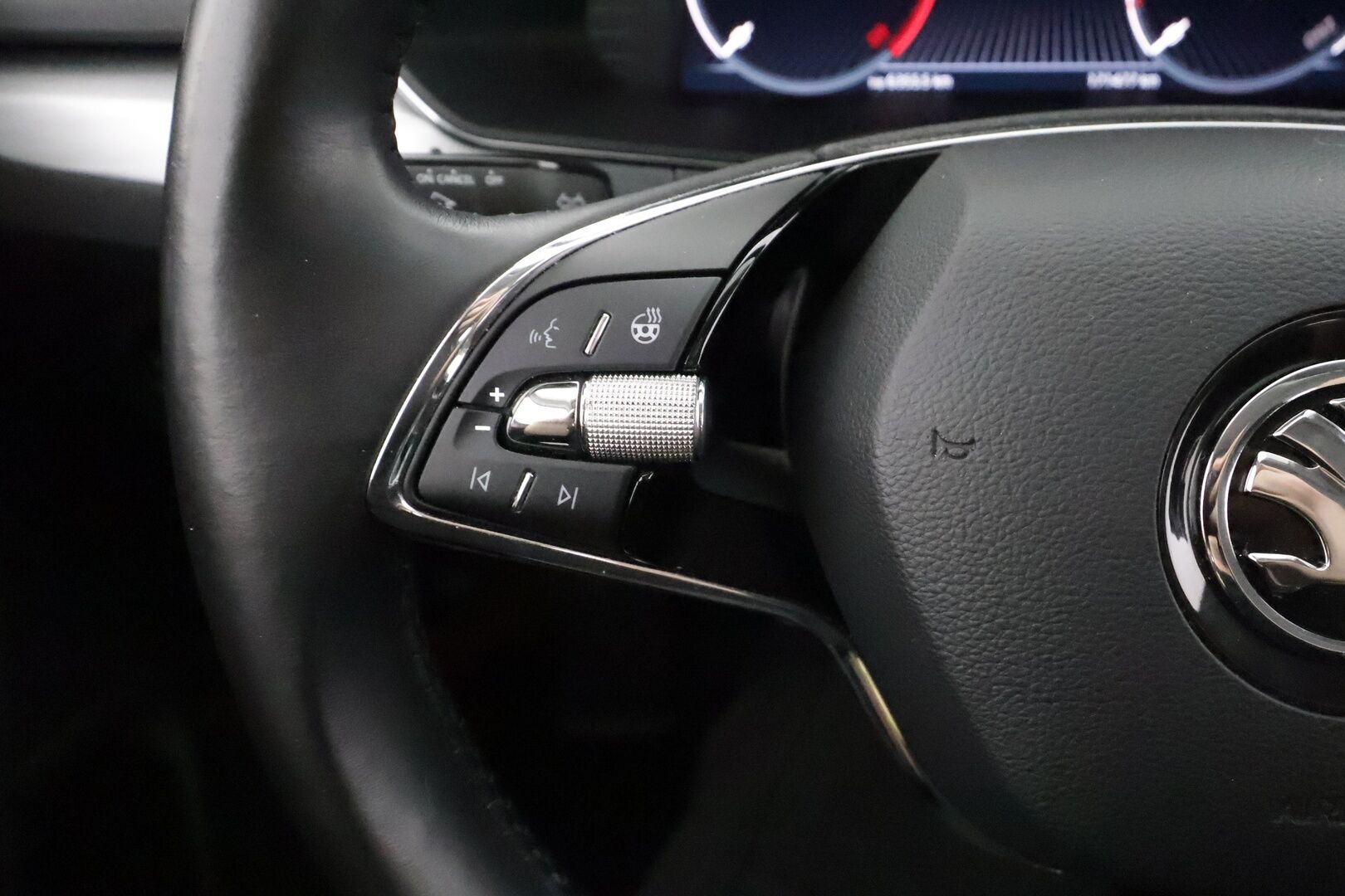 Skoda Superb 2022 Combi 1.5 TSI ACT Ambition - | Webasto | Koukku | P.Tutkat | LED | Navi | Keyless | Digimittaristo | Ratinlämmitys | Facelift | Apple&Android | 1-om Suomi-auto | Kahdet renkaat | Merkkihuollot |