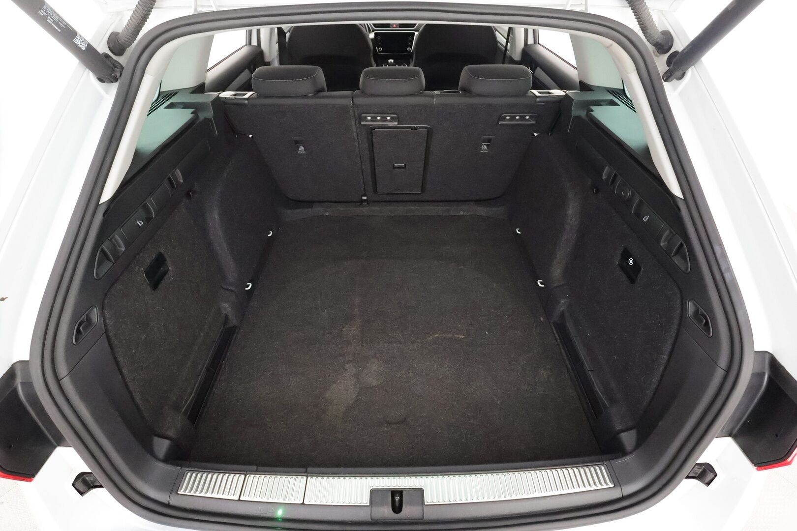 Skoda Superb 2022 Combi 1.5 TSI ACT Ambition - | Webasto | Koukku | P.Tutkat | LED | Navi | Keyless | Digimittaristo | Ratinlämmitys | Facelift | Apple&Android | 1-om Suomi-auto | Kahdet renkaat | Merkkihuollot |