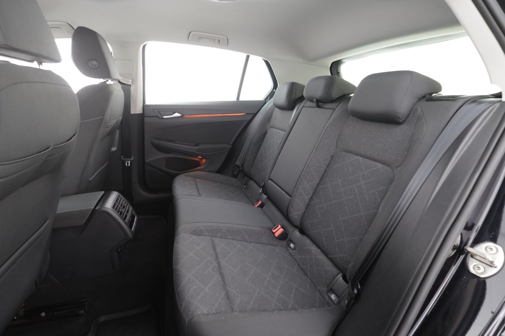 Volkswagen Golf 2022 1,0 eTSI 81 kW (MHEV) DSG-automaatti - | ACC | Webasto | Digimittaristo | Ambient | Lane assist | LED | Keyless | P.tutkat | Lämm. ratti | Merkkihuollot | 1-om suomiauto | 