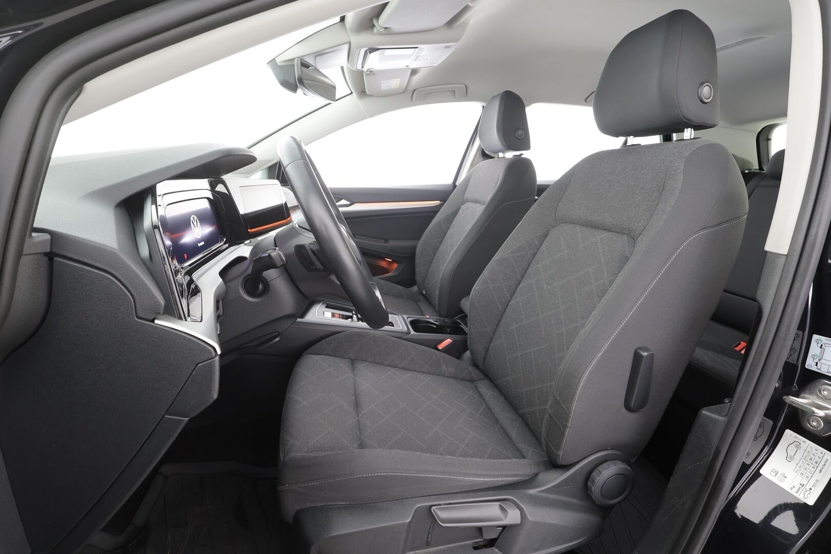Volkswagen Golf 2022 1,0 eTSI 81 kW (MHEV) DSG-automaatti - | ACC | Webasto | Digimittaristo | Ambient | Lane assist | LED | Keyless | P.tutkat | Lämm. ratti | Merkkihuollot | 1-om suomiauto | 