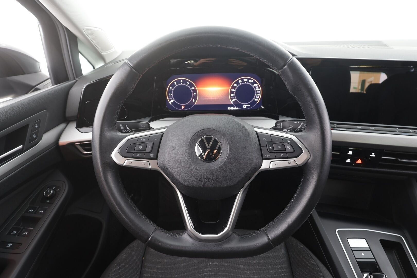 Volkswagen Golf 2022 1,0 eTSI 81 kW (MHEV) DSG-automaatti - | ACC | Webasto | Digimittaristo | Ambient | Lane assist | LED | Keyless | P.tutkat | Lämm. ratti | Merkkihuollot | 1-om suomiauto | 