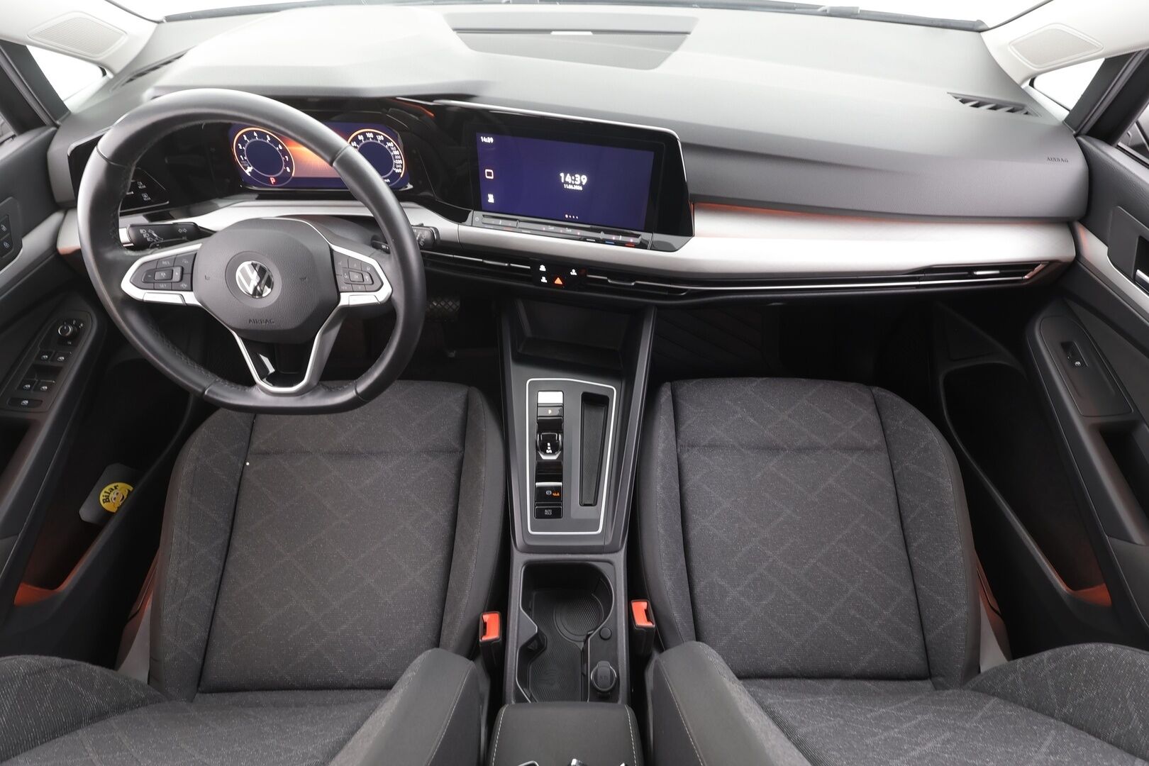 Volkswagen Golf 2022 1,0 eTSI 81 kW (MHEV) DSG-automaatti - | ACC | Webasto | Digimittaristo | Ambient | Lane assist | LED | Keyless | P.tutkat | Lämm. ratti | Merkkihuollot | 1-om suomiauto | 
