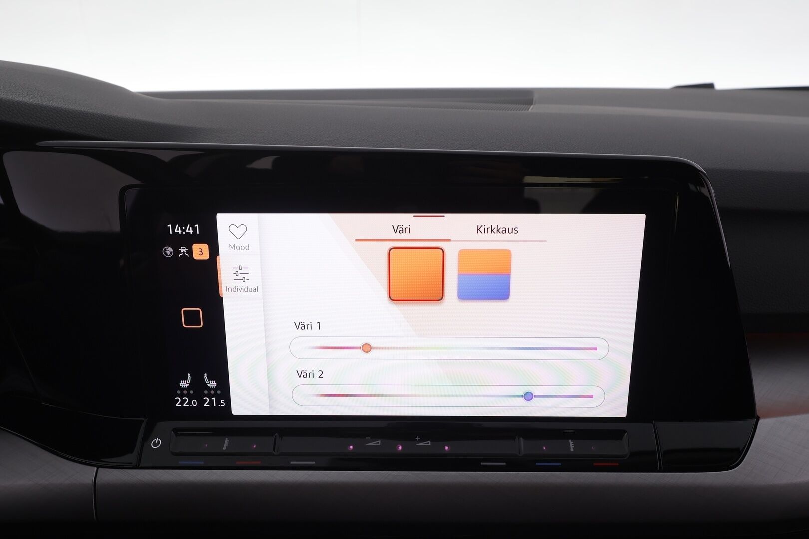 Volkswagen Golf 2022 1,0 eTSI 81 kW (MHEV) DSG-automaatti - | ACC | Webasto | Digimittaristo | Ambient | Lane assist | LED | Keyless | P.tutkat | Lämm. ratti | Merkkihuollot | 1-om suomiauto | 