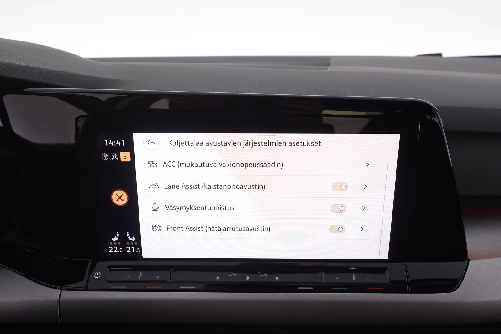 Volkswagen Golf 2022 1,0 eTSI 81 kW (MHEV) DSG-automaatti - | ACC | Webasto | Digimittaristo | Ambient | Lane assist | LED | Keyless | P.tutkat | Lämm. ratti | Merkkihuollot | 1-om suomiauto | 