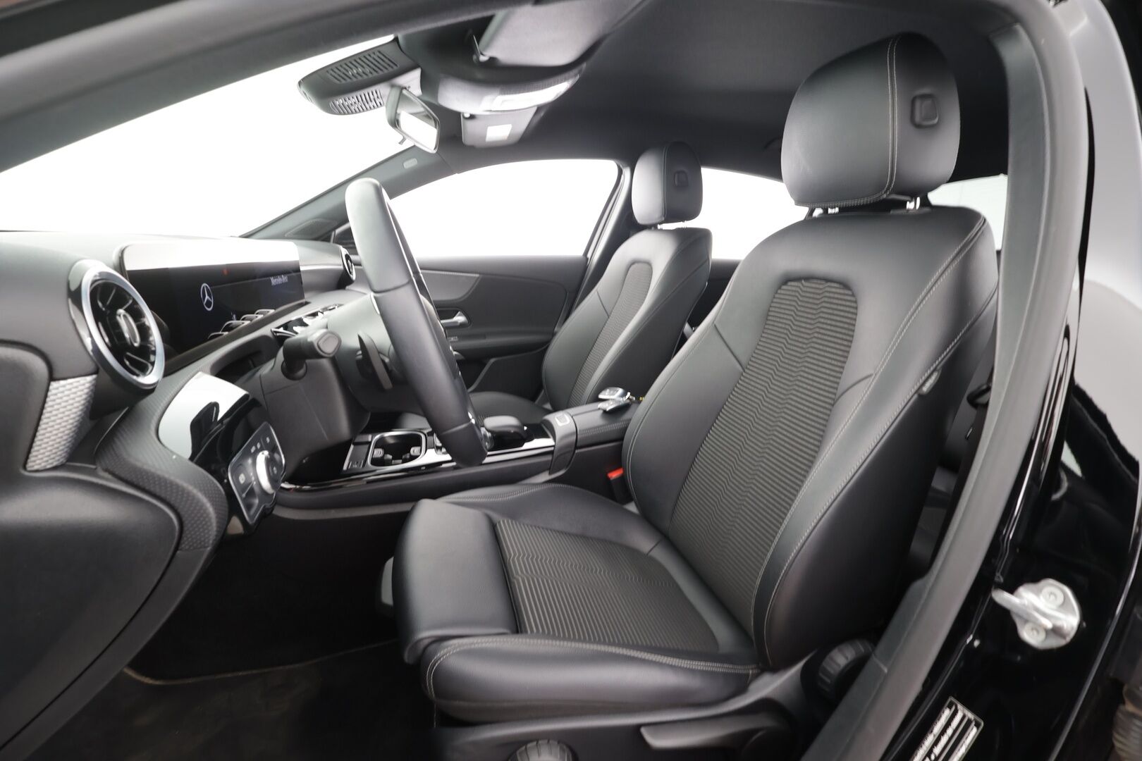 Mercedes-Benz A 2022 200 d 4MATIC A sedan Business * Vakkari / P.kamera / Multibeam / Webasto / Puolinahat * - 1.Om Suomi-auto / Kahdet renkaat aluvanteilla / Merkkihuollettu