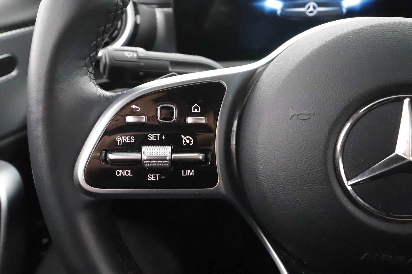 Mercedes-Benz A 2022 200 d 4MATIC A sedan Business * Vakkari / P.kamera / Multibeam / Webasto / Puolinahat * - 1.Om Suomi-auto / Kahdet renkaat aluvanteilla / Merkkihuollettu - HULLUT AVAJAISHULINAT KORKOTARJOUS 3,29 %