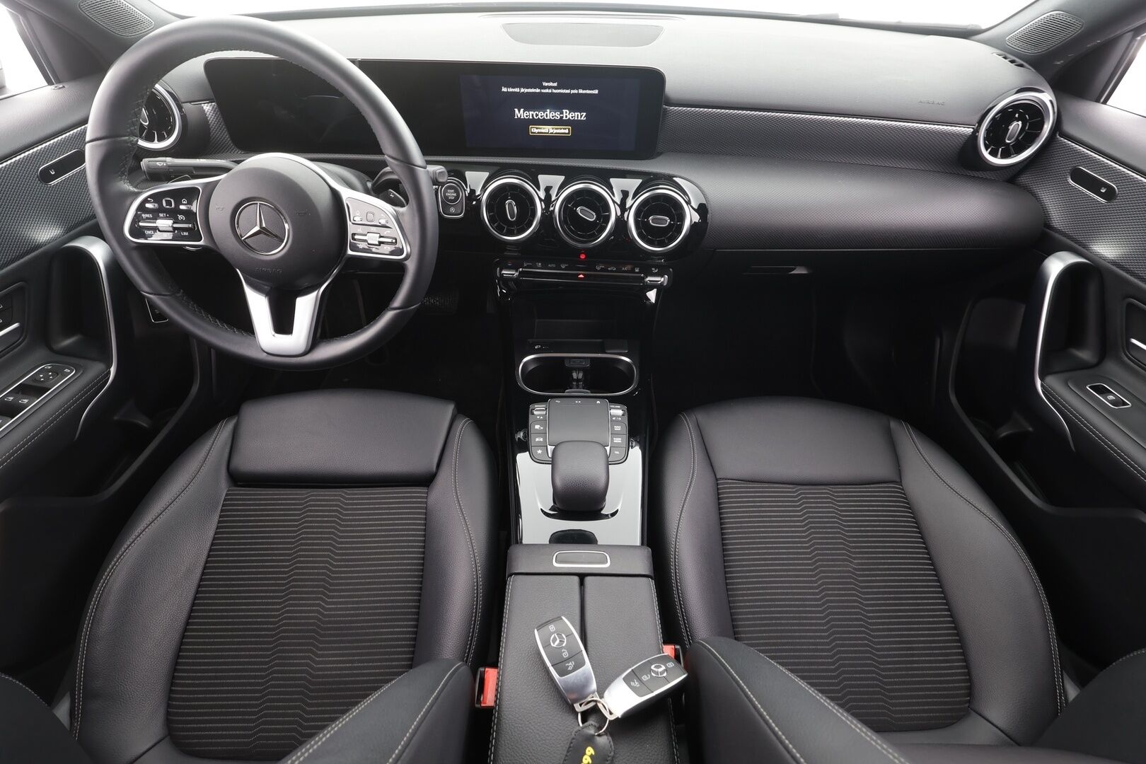 Mercedes-Benz A 2022 200 d 4MATIC A sedan Business * Vakkari / P.kamera / Multibeam / Webasto / Puolinahat * - 1.Om Suomi-auto / Kahdet renkaat aluvanteilla / Merkkihuollettu
