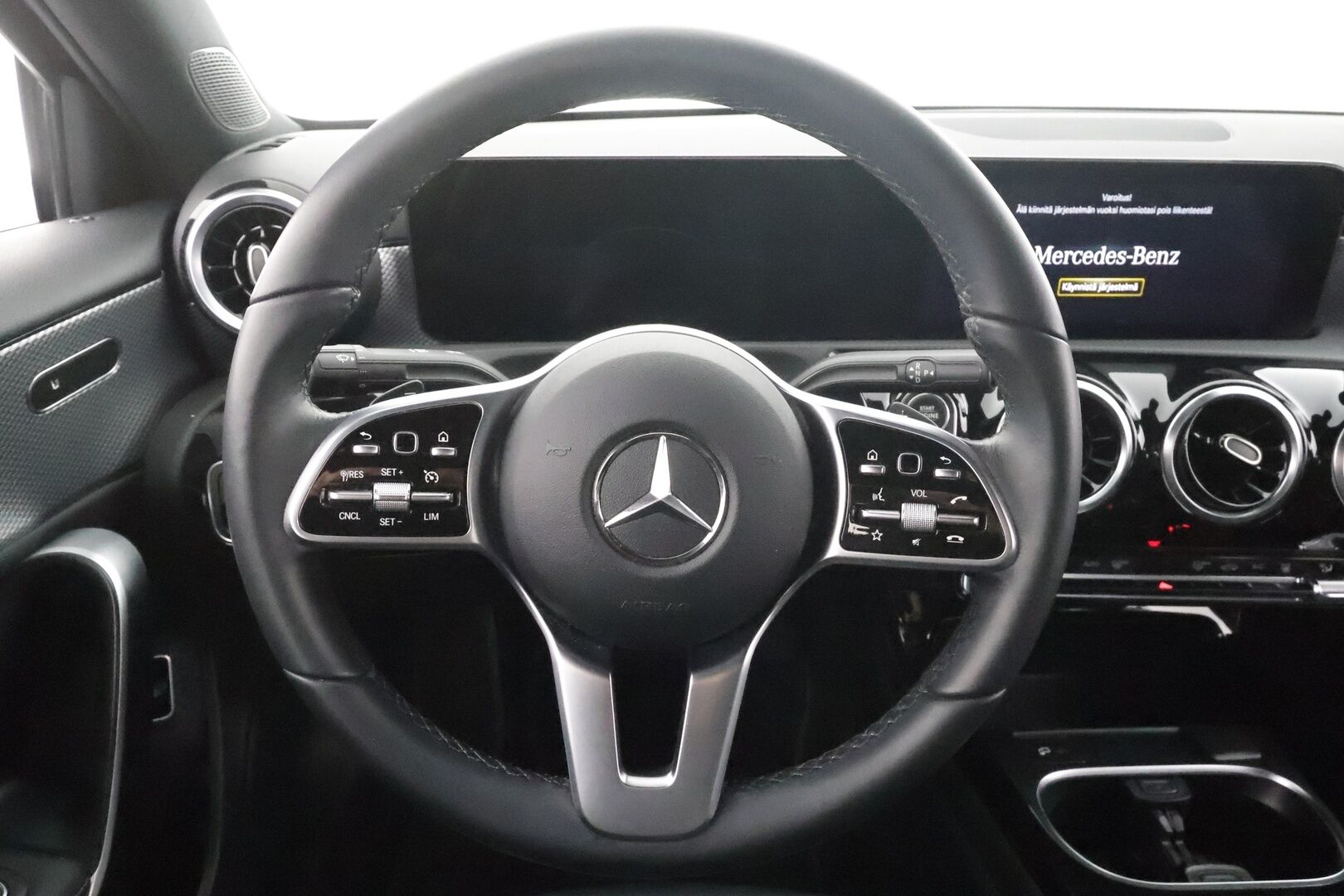 Mercedes-Benz A 2022 200 d 4MATIC A sedan Business * Vakkari / P.kamera / Multibeam / Webasto / Puolinahat * - 1.Om Suomi-auto / Kahdet renkaat aluvanteilla / Merkkihuollettu - HULLUT AVAJAISHULINAT KORKOTARJOUS 3,29 %