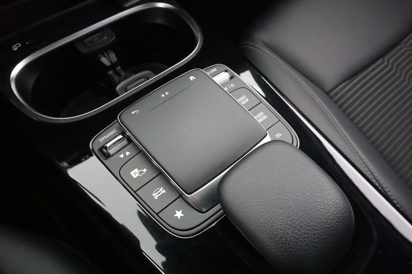 Mercedes-Benz A 2022 200 d 4MATIC A sedan Business - |1.Om Suomi-auto | Vakkari | P.kamera | Multibeam | Webasto | Puolinahat | Merkkihuollettu |