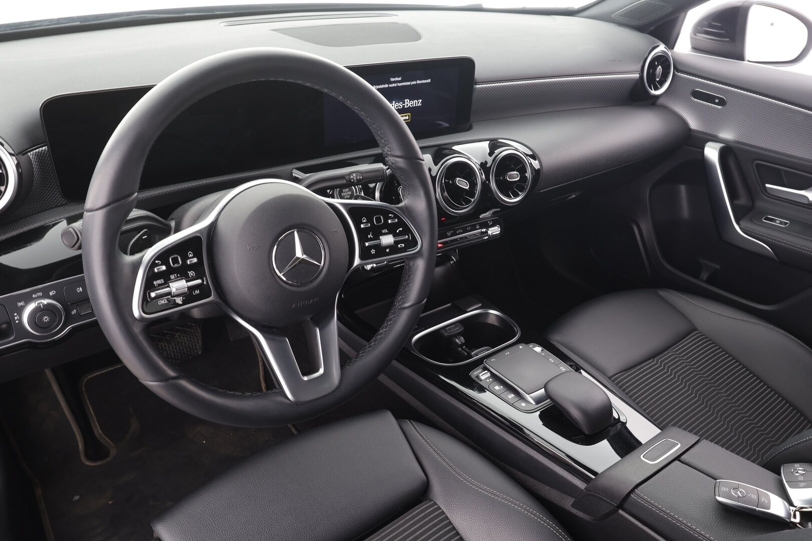 Mercedes-Benz A 2022 200 d 4MATIC A sedan Business * Vakkari / P.kamera / Multibeam / Webasto / Puolinahat * - 1.Om Suomi-auto / Kahdet renkaat aluvanteilla / Merkkihuollettu - HULLUT AVAJAISHULINAT KORKOTARJOUS 3,29 %