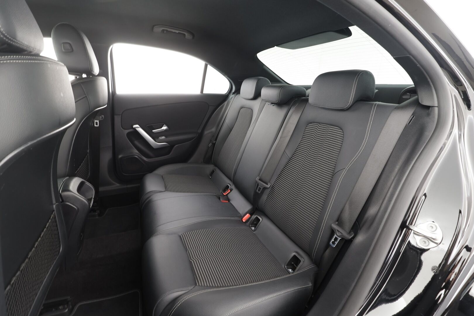 Mercedes-Benz A 2022 200 d 4MATIC A sedan Business * Vakkari / P.kamera / Multibeam / Webasto / Puolinahat * - 1.Om Suomi-auto / Kahdet renkaat aluvanteilla / Merkkihuollettu