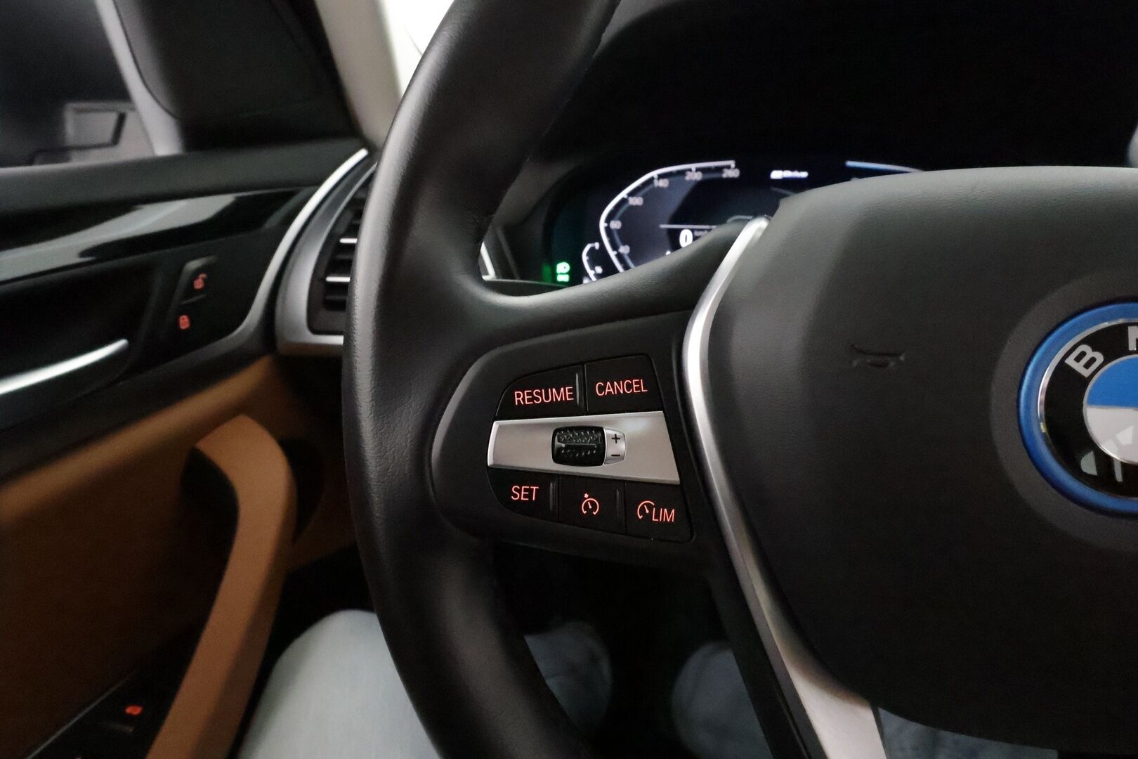 BMW X3 2022 G01 xDrive 30e A Charged Edition - 3,99 % KORKOTARJOUS TÄHÄN AUTOON - 1Om Suomiauto / HUD / HiFi / Peruutuskamera / Nahkasisusta / Navi / Merkkihuollot / Akku kuntotarkastettu!