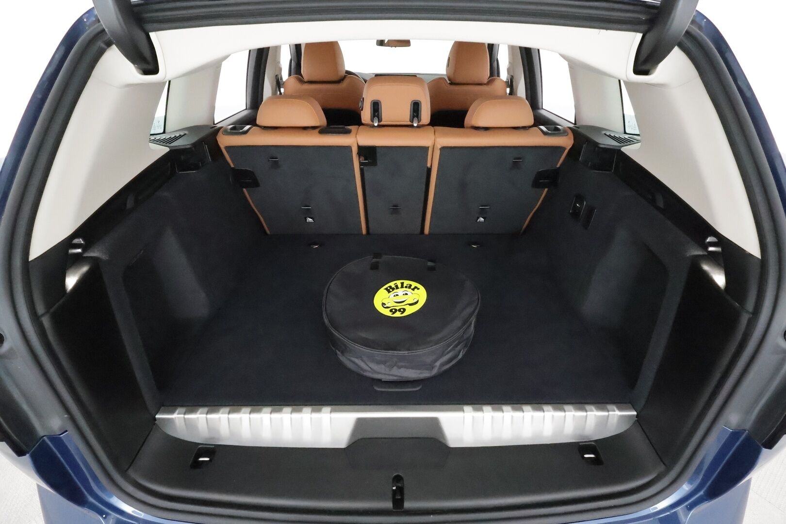 BMW X3 2022 G01 xDrive 30e A Charged Edition - 3,99 % KORKOTARJOUS TÄHÄN AUTOON - 1Om Suomiauto / HUD / HiFi / Peruutuskamera / Nahkasisusta / Navi / Merkkihuollot / Akku kuntotarkastettu!