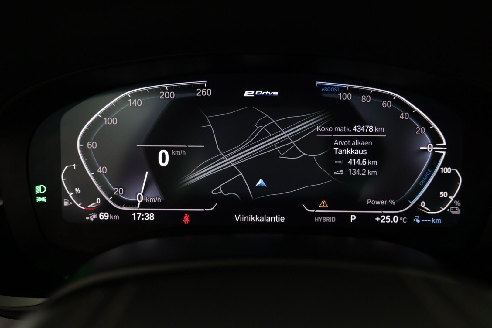 BMW 545 2022 G30 Sedan 545e xDrive A Charged Edition *Kattoluukku / Hifit / Nahkasisusta / P-kamera / Alv! - Vähän ajettu / Suomiauto / Kahdet vanteet / Merkkihuoltohistoria / Alv-vähennyskelpoinen!