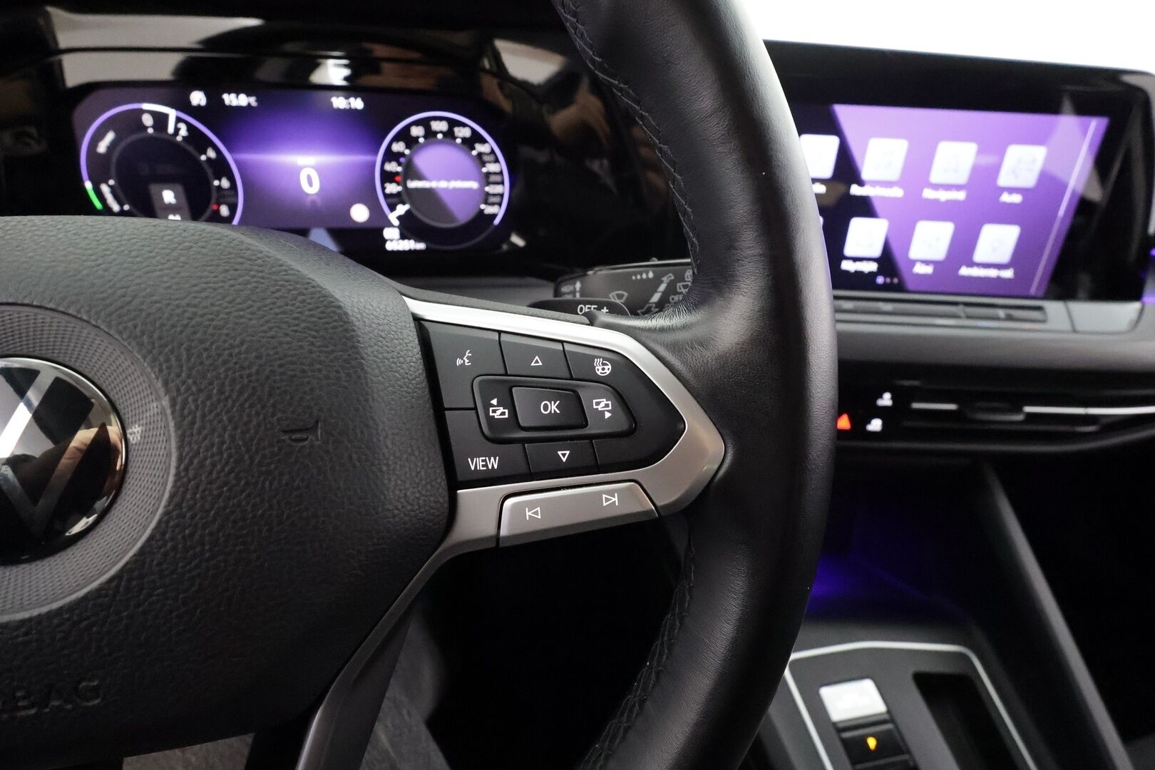 Volkswagen Golf 2021 Style eHybrid 150 kW (PHEV) DSG * ACC / P.kamera / IQ.Light / Muistipenkki / Navi / Webasto / Koukku / KeylessGo * - Akku kuntotarkastettu / Hieronta / Kahdet renkaat aluvanteilla / Hyvät varusteet