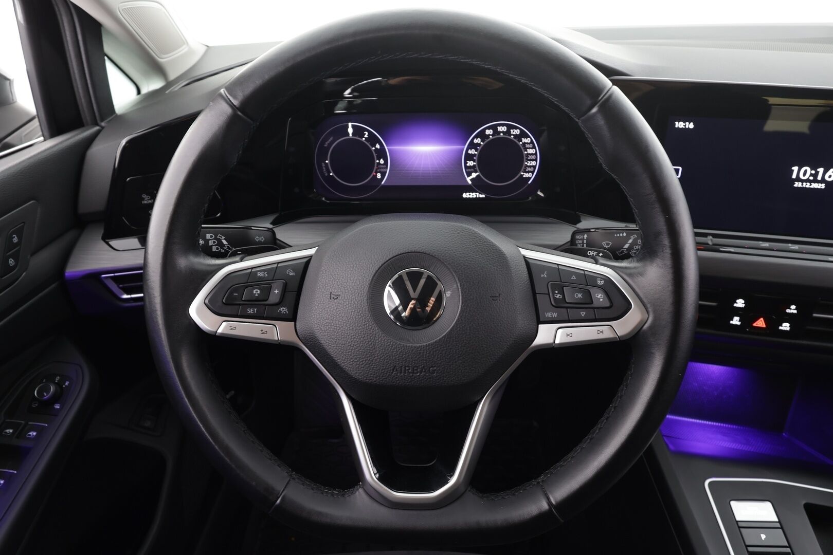 Volkswagen Golf 2021 Style eHybrid 150 kW (PHEV) DSG * ACC / P.kamera / IQ.Light / Muistipenkki / Navi / Webasto / Koukku / KeylessGo * - Akku kuntotarkastettu / Hieronta / Kahdet renkaat aluvanteilla / Hyvät varusteet