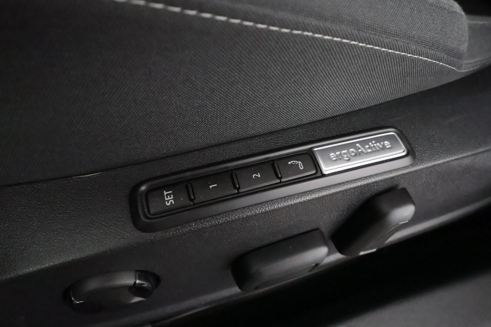 Volkswagen Golf 2021 Style eHybrid 150 kW (PHEV) DSG * ACC / P.kamera / IQ.Light / Muistipenkki / Navi / Webasto / Koukku / KeylessGo * - Akku kuntotarkastettu / Hieronta / Kahdet renkaat aluvanteilla / Hyvät varusteet