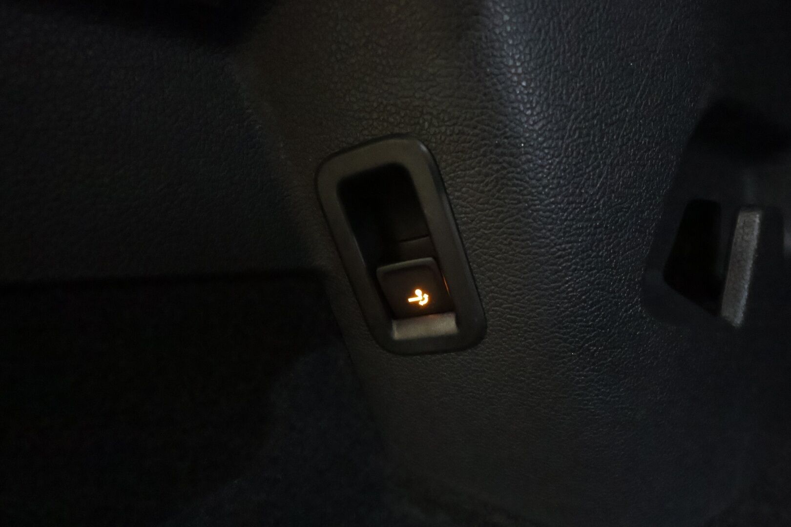 Volkswagen Golf 2021 Style eHybrid 150 kW (PHEV) DSG * ACC / P.kamera / IQ.Light / Muistipenkki / Navi / Webasto / Koukku / KeylessGo * - Akku kuntotarkastettu / Hieronta / Kahdet renkaat aluvanteilla / Hyvät varusteet