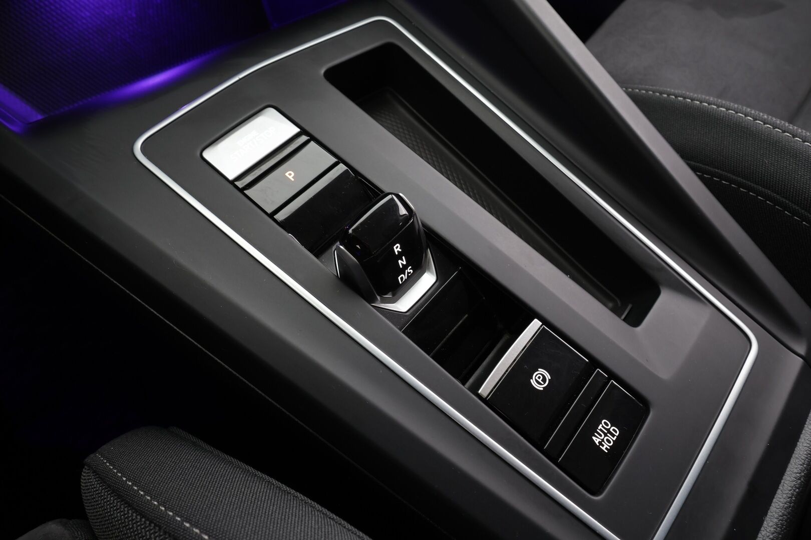 Volkswagen Golf 2021 Style eHybrid 150 kW (PHEV) DSG * ACC / P.kamera / IQ.Light / Muistipenkki / Navi / Webasto / Koukku / KeylessGo * - Akku kuntotarkastettu / Hieronta / Kahdet renkaat aluvanteilla / Hyvät varusteet