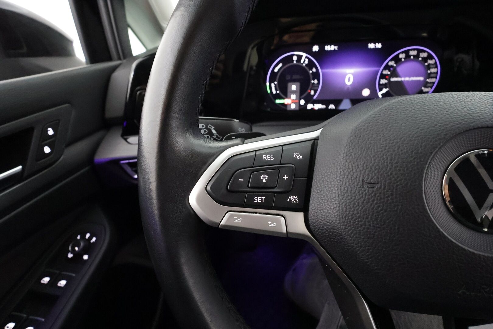 Volkswagen Golf 2021 Style eHybrid 150 kW (PHEV) DSG * ACC / P.kamera / IQ.Light / Muistipenkki / Navi / Webasto / Koukku / KeylessGo * - Akku kuntotarkastettu / Hieronta / Kahdet renkaat aluvanteilla / Hyvät varusteet