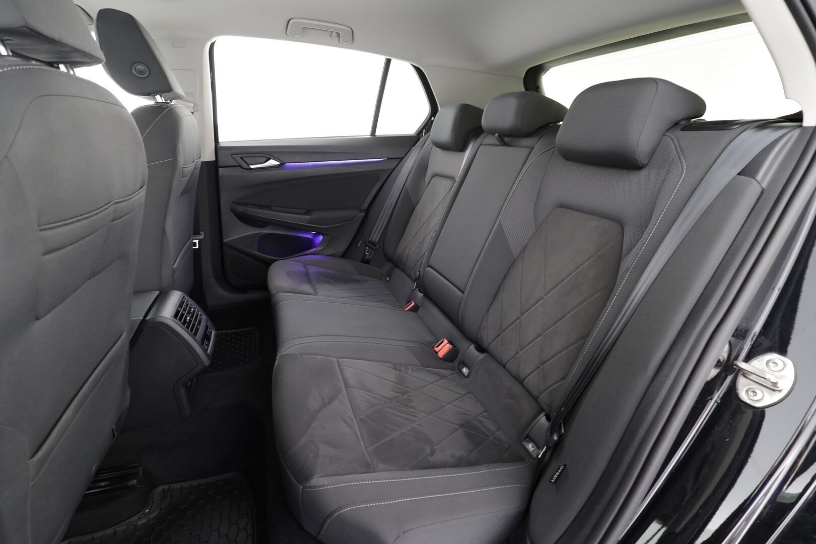 Volkswagen Golf 2021 Style eHybrid 150 kW (PHEV) DSG * ACC / P.kamera / IQ.Light / Muistipenkki / Navi / Webasto / Koukku / KeylessGo * - Akku kuntotarkastettu / Hieronta / Kahdet renkaat aluvanteilla / Hyvät varusteet