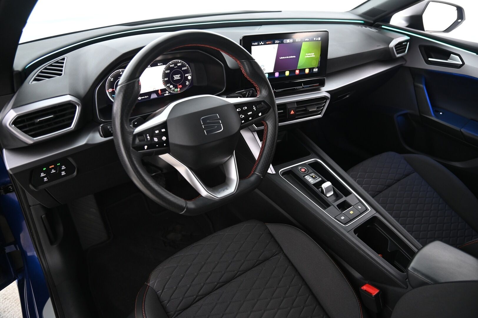 Seat Leon 2021 1,4 PHEV 204 eHybrid FR DSG **ACC / Navigointi / Sporttipenkit / Led-ajovalot / Peruutuskamera** - Juuri huollettu ja katsastettu / Kahdet hyvät renkaat aluvanteilla / Led-ajovalot