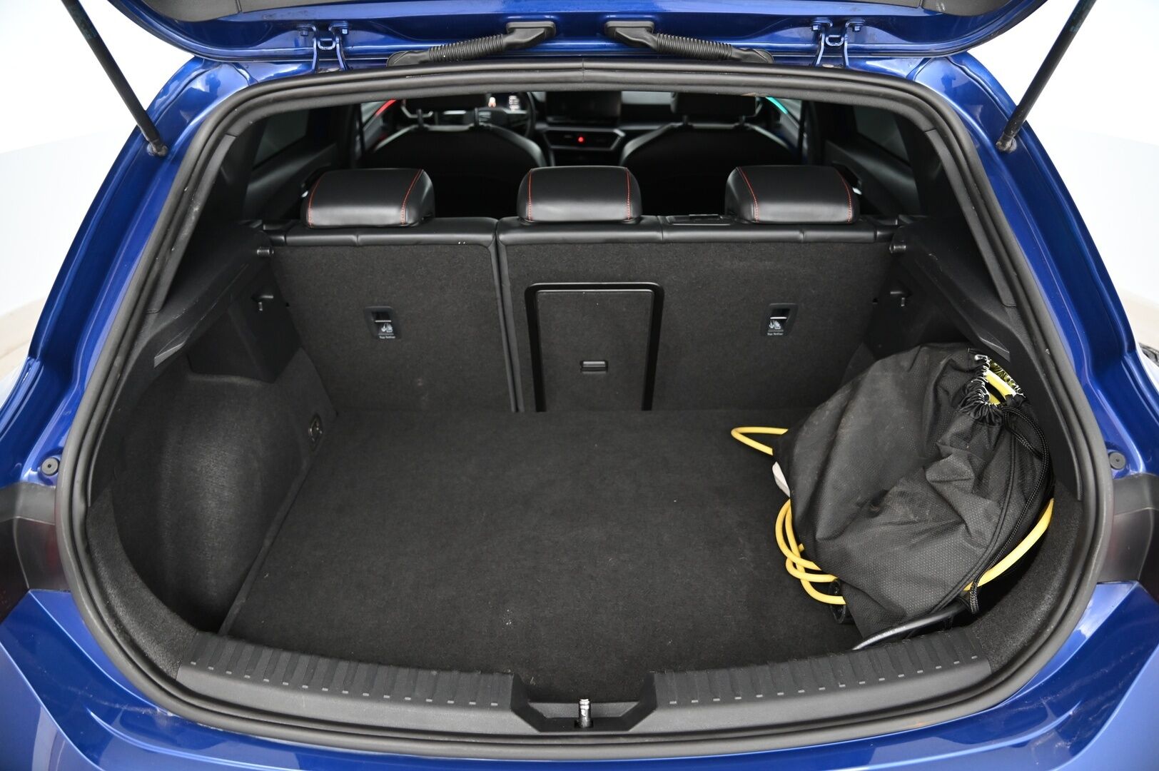 Seat Leon 2021 1,4 PHEV 204 eHybrid FR DSG **ACC / Navigointi / Sporttipenkit / Led-ajovalot / Peruutuskamera** - Juuri huollettu ja katsastettu / Kahdet hyvät renkaat aluvanteilla / Led-ajovalot