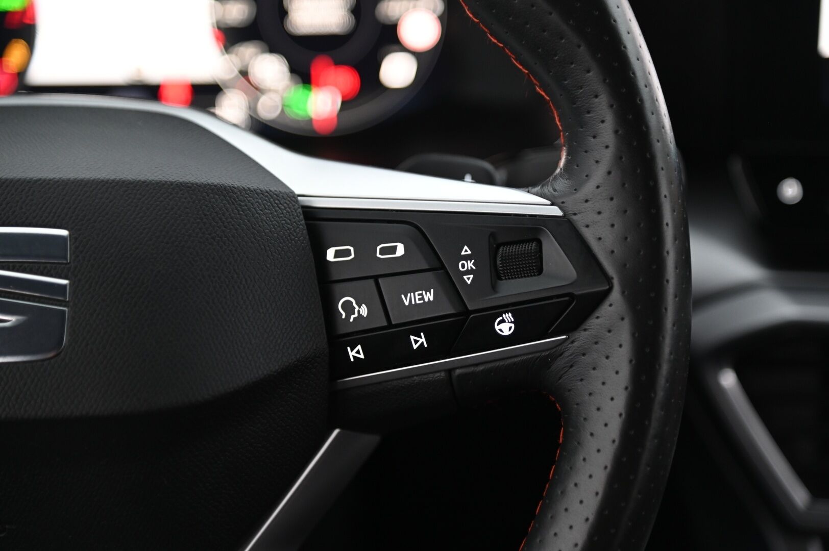 Seat Leon 2021 1,4 PHEV 204 eHybrid FR DSG **ACC / Navigointi / Sporttipenkit / Led-ajovalot / Peruutuskamera** - Juuri huollettu ja katsastettu / Kahdet hyvät renkaat aluvanteilla / Led-ajovalot
