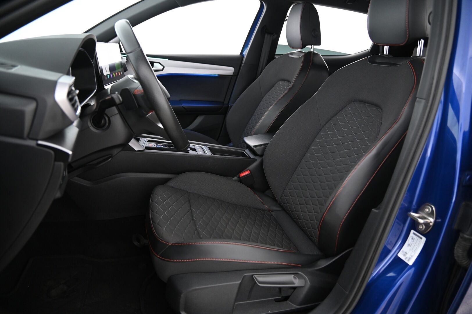 Seat Leon 2021 1,4 PHEV 204 eHybrid FR DSG **ACC / Navigointi / Sporttipenkit / Led-ajovalot / Peruutuskamera** - Juuri huollettu ja katsastettu / Kahdet hyvät renkaat aluvanteilla / Led-ajovalot