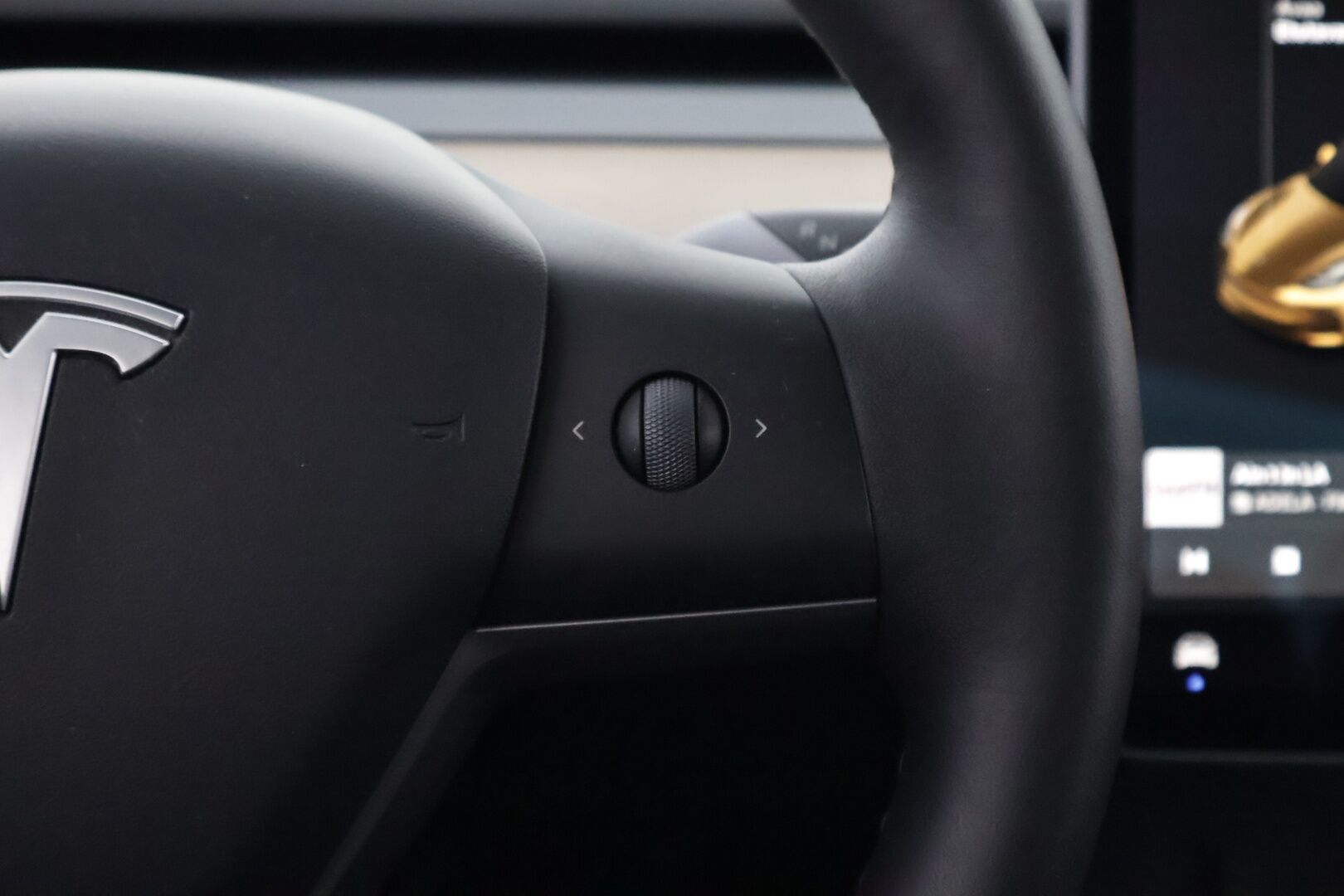 TESLA MODEL 3 2021 Standard Range Plus - Vetokoukku | ACC | Premium Audio | Muistipenkki | Matrix LED | Peruutuskamera | Nahkasisusta | Lasikatto | SOH 93% | 2x Renkaat!