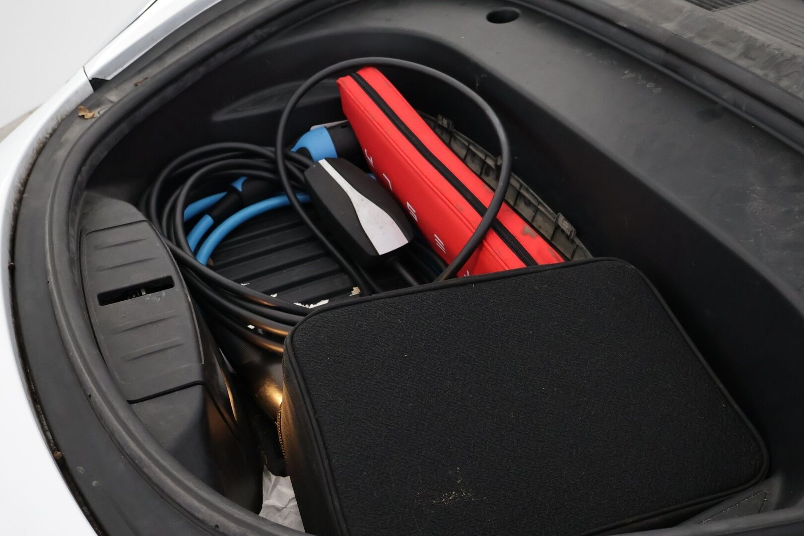 TESLA MODEL 3 2021 Standard Range Plus - Vetokoukku | ACC | Premium Audio | Muistipenkki | Matrix LED | Peruutuskamera | Nahkasisusta | Lasikatto | SOH 93% | 2x Renkaat!